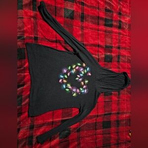 #944- girls justice chirstmas long sleeve shirt w/hood size 7